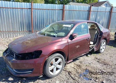 2012 Volkswagen Passat 2.5L Se z USA, uszkodzony, nr VIN 1VWBP7A30CC090868